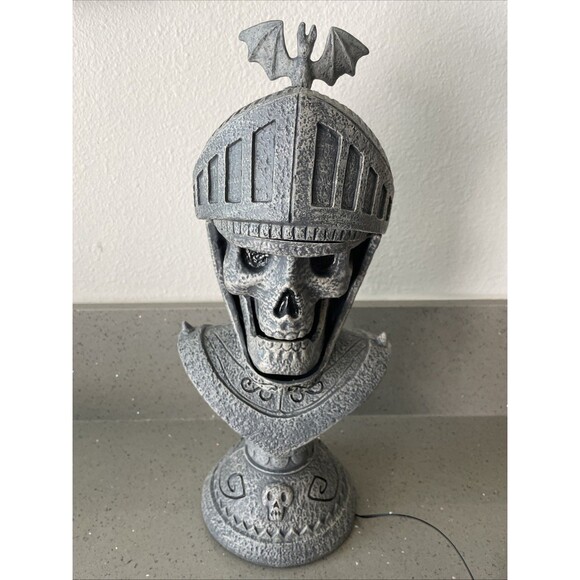 HYDE AND EEK  BOUTIQUE SKELLETON TALKING KNIGHT MOTION ACTIVATED works - Picture 1 of 7